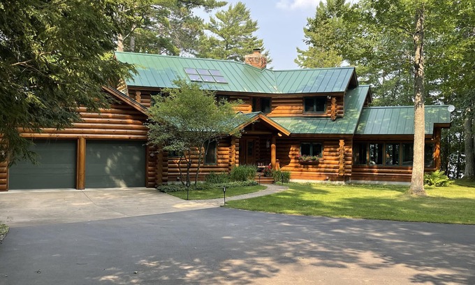 Conover House | Lakeside Lodge Vacation Rental. See discounts below for less than 12 people.