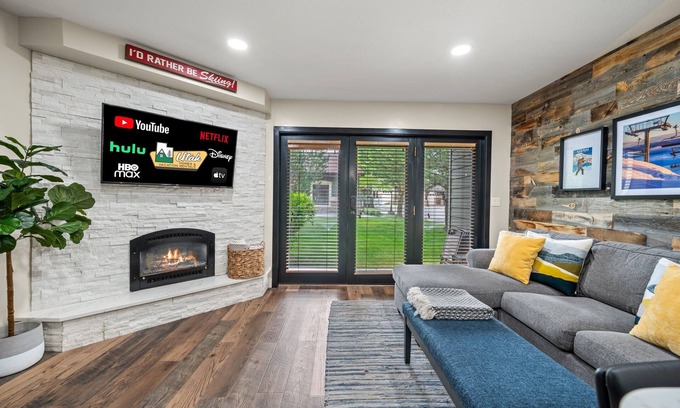 Ogden Condo | Lakeside Luxury | Pool | Hot Tub | Pickleball
