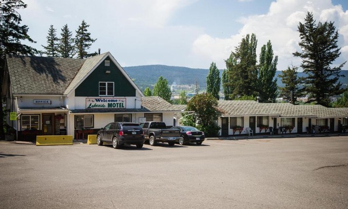 Williams Lake Hotel | Lakeside Motel