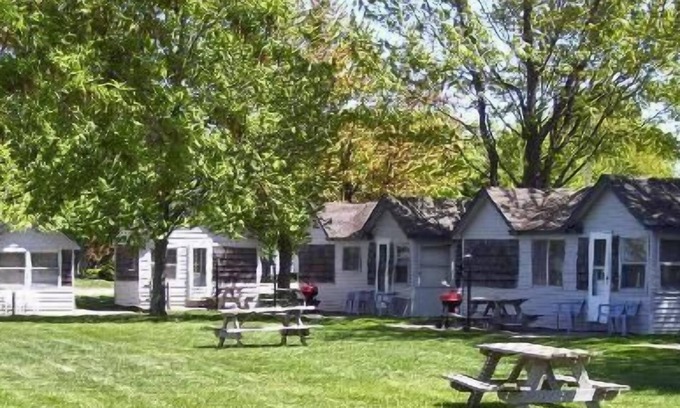 Port Austin Hotel | Lakeside Motor Lodge