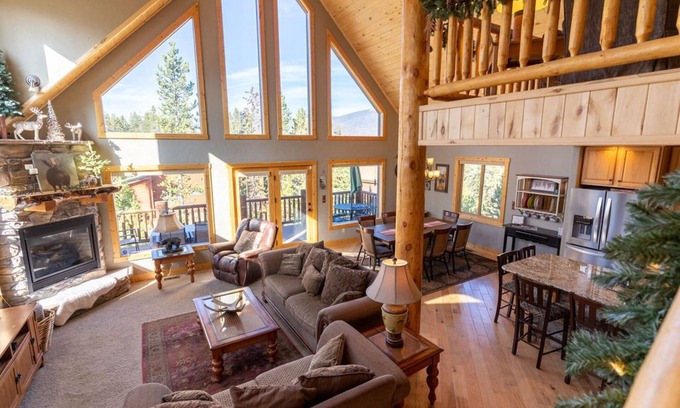 Grand Lake House | Lakeside Mountain Retreat with HOT TUB!