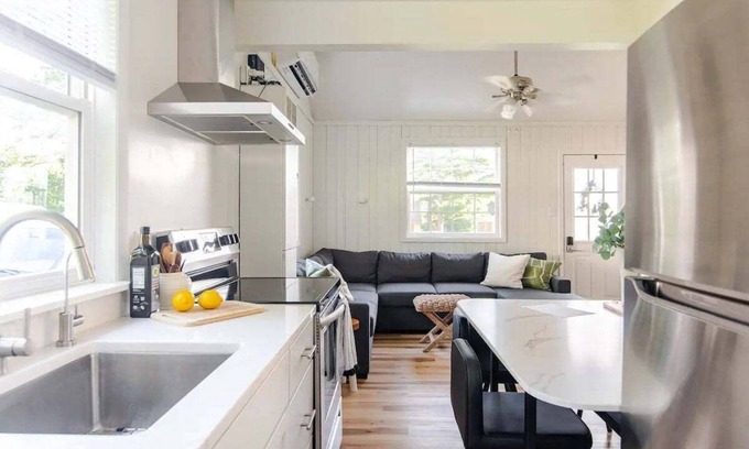 Hartland House | Lakeside Retreat ~ Cozy Cottage with Firepit ~