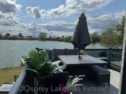 Tattershall House | Lakeside Retreat with hot tub and fishing peg on Osprey Rise at Tattershall Lakes Country Park