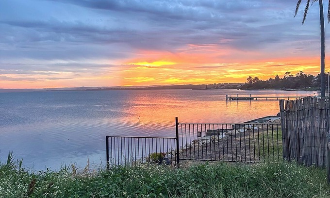 Central Coast House | Lakeside Sanctuary - Central Toukley