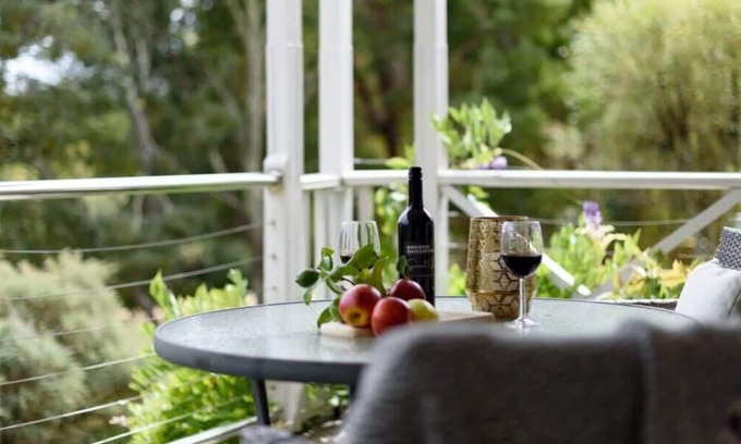 Daylesford Apartment | Lakeside Suite 2 Summ