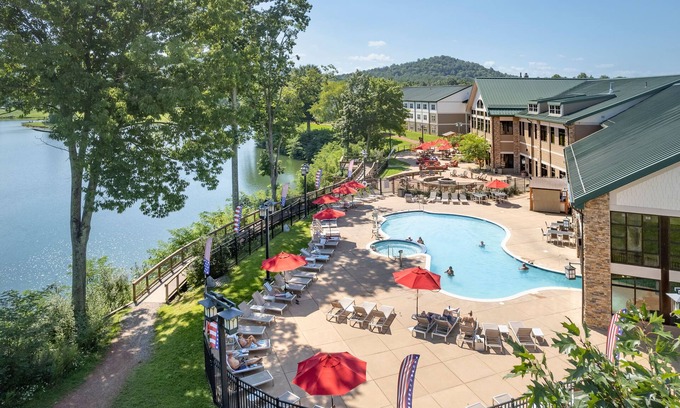 Roanoke Apartment | Lakeside Suite | Kitchenette | No Hidden Fees