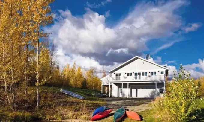 Wasilla Cottage | Lakeside three bedroom boathouse.