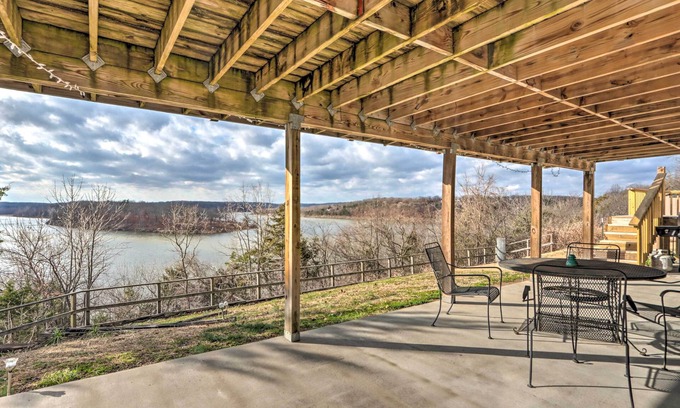 Urbana House | Lakeside Urbana Home - Near Hunting & Fishing!