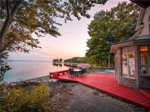 Port Colborne Villa | Lakeside Villa with stunning views