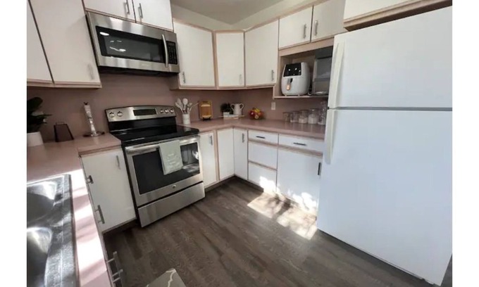 American Falls House | Laketown Retreat King Mattress, Traeger & More
