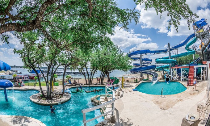 Volente Cabin | LakeTravis 1BR Bungalow #7: Free waterpark, walk to dining, marina, lake &beach