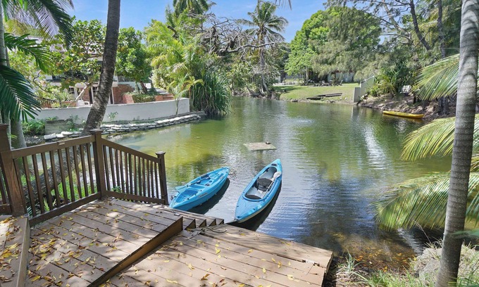 Lazy Lake House | Lakeview 1 Acre, Tropical Pool, 10min Beach! Kayak, Pond, Spa - Fort Lauderdale