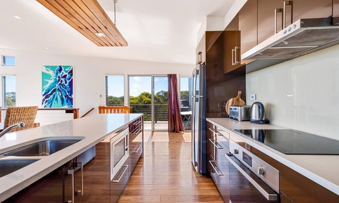 Warrenben House | Lakeview - A modern and beautifully designed holiday home
