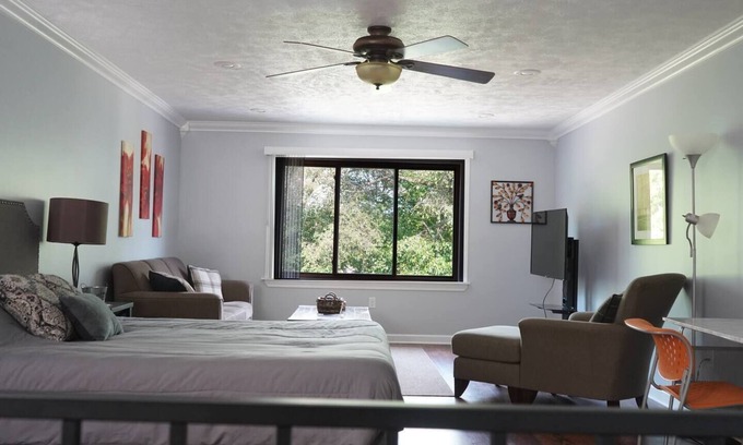 Kent County House | Lakeview Barndomunium