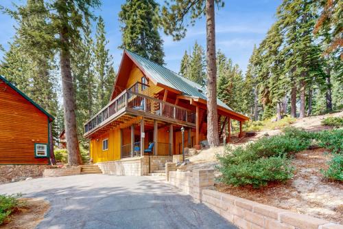 Tahoma House | Lakeview Cabin