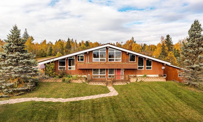 Castle Danger Ski Chalet | Lakeview chalet by Gooseberry Falls with sauna