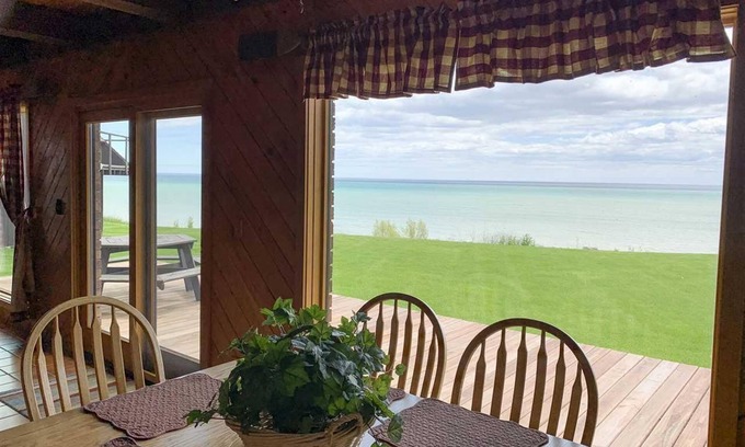 Algoma House | Lakeview Chalet - perfect for your getaway
