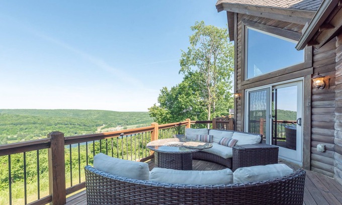 McHenry House | Lakeview Chalet w/Hot Tub, Pool Table & Fire Pit