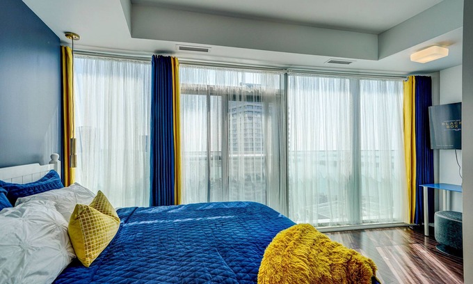 Central Waterfront Apartment | Lakeview CN tower PATH Apartment Downtown Toronto