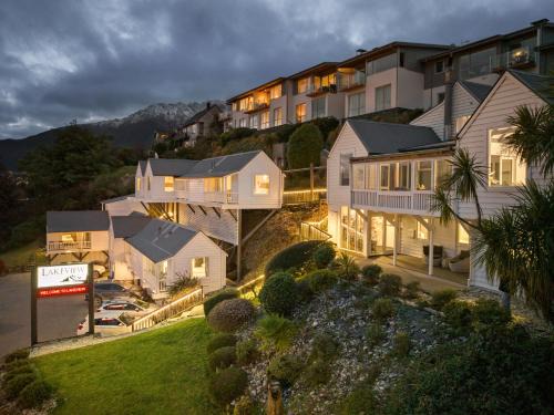 Queenstown House | Lakeview Colonial House