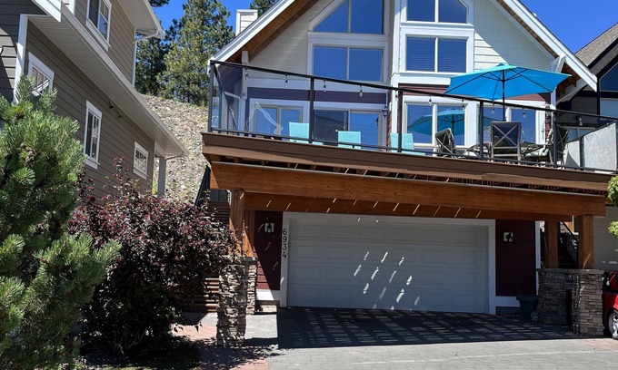 Central Okanagan Cottage | Lakeview cottage at LaCasa resort, on Okanagan lake. Short walk to resort pool.