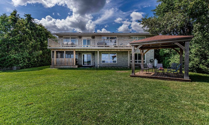 Bobcaygeon Cottage | Lakeview cottage near Pigeon Lake