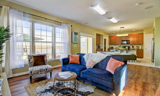 Henderson House | Lakeview | Gameroom | Pool Table