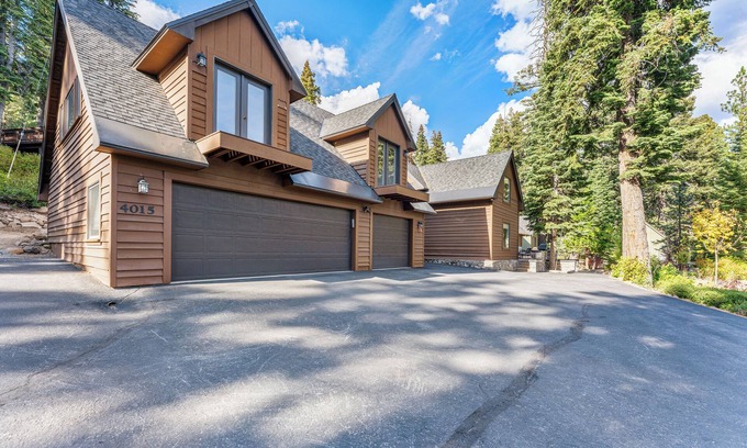 Carnelian Bay House | Lakeview Gem—Near ski resorts, Lake across street!