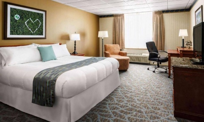 Cheat Lake Apartment | Lakeview Golf Resort Elegant Studio w BBQ Area