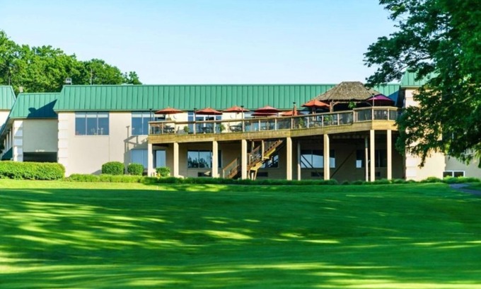 Cheat Lake Apartment | Lakeview Golf Resort Studio w Fitness Center & Spa Sauna