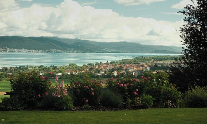 Chatillon Bed & Breakfast | Lakeview Guesthouse with Two Bedrooms & Private Bathroom