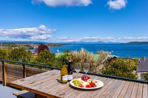 Hilltop House | Lakeview Lookout