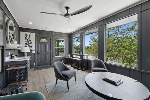 Warr Acres House | Lakeview Lounge Group-friendly Near Hefner #lw