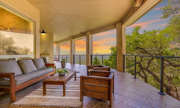 Canyon Lake House | Lakeview Paradise: 7Kings, Hot Tub, Pool & Jacuzzi