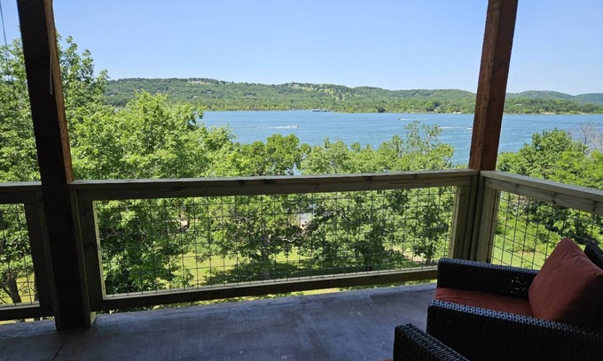 Indian Point Condo | Lakeview Penthouse, Amazing Views—3BR/2BA Relax in Branson Condo, Indian Point