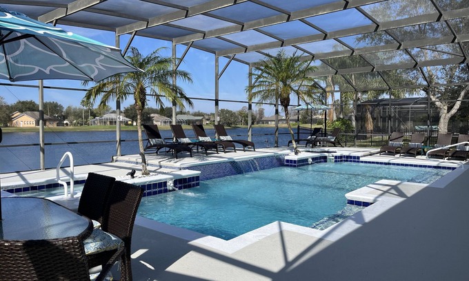 West Kissimmee Villa | Lakeview Retreat,5* villa, fabulous pool, spa, game room, near, Parks/Golf/Shops