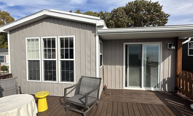 Sherkston RV Rental | Lakeview Sherkston Shores Cottage Sleeps 6 with Lifted Golf Cart