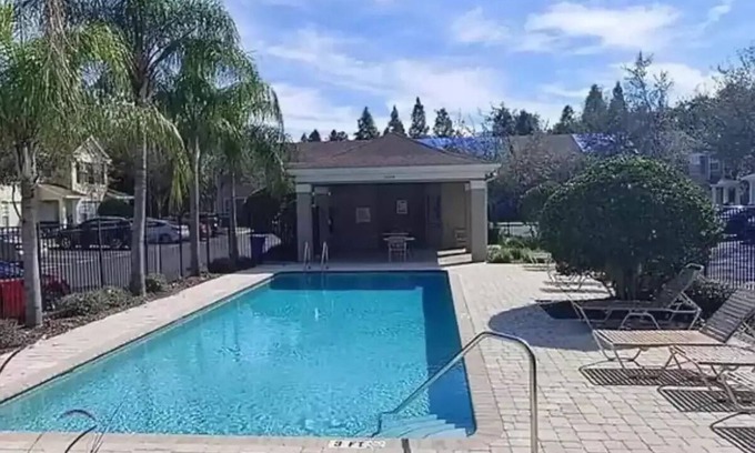 Seffner Community Alliance House | Lakeview Townhome Centrally Located