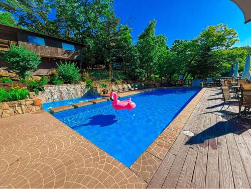 Village of Four Seasons House | Lakeview Treetop Village77-3bed3bapools-8pp