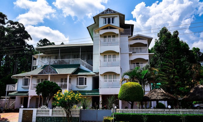 Chinnakanal Hotel | Lakezone Holiday Resort