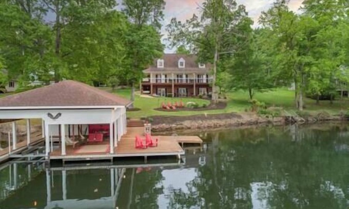 Henrico House | Lakin' Memories, 2 Kitchens, Detached Game Rm/Gym, Lakin' Memories, 2 Kitchens, Detached Game Rm/Gym