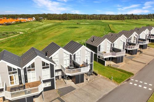 Lokken House | Laksen 64 - Cottage By The Town, Beach, And Golf Course