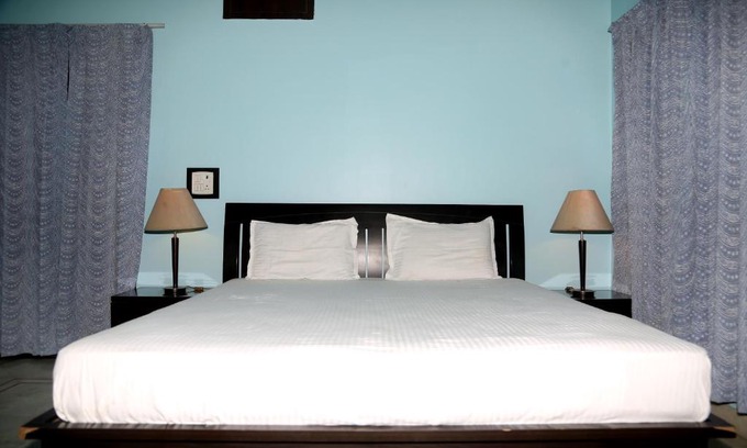 Sohna Apartment | Lal Kothi - Entire 2 BHK Homestay, Sohna