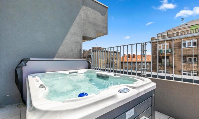 Old Town Apartment | LAM Pink - JACUZZI - AC - PS4
