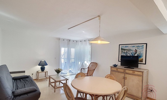 Lamalou-les-Bains Apartment | Lamalo-les-Bains: 1BR apt, terrace, 50m to Spa, pets allowed