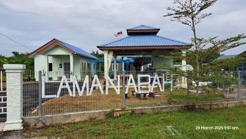 Jenjarom House | Laman Abah Staycation