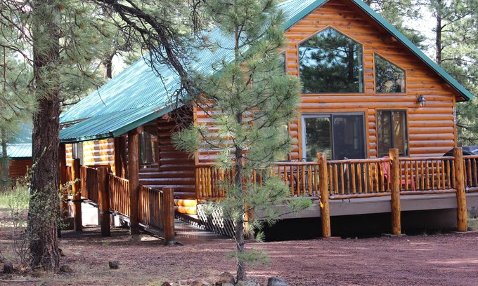 Greer Cabin | Lamar Cabin. Family & Pet Friendly! A short walk to the fabulous Greer Lakes!