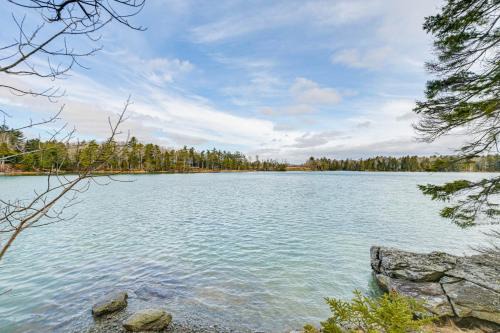 Lamoine House | Lamoine Cabin with Deck about 16 Mi to Acadia Natl Park