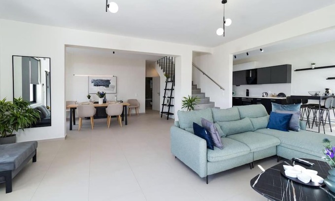 Stavros Villa | Lamzi's Residence