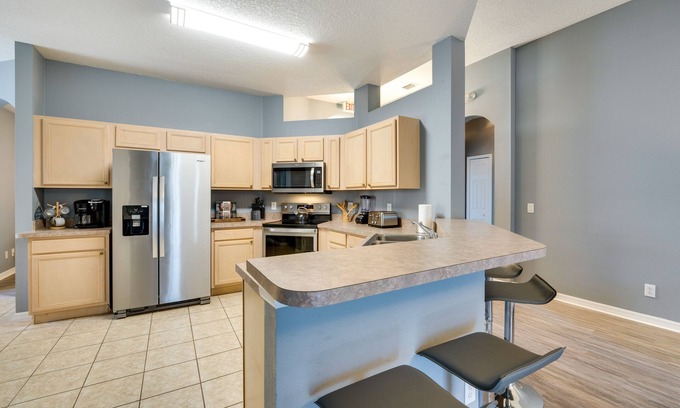 Calabay Parc Villa | Lanai & Game Room: Davenport Retreat!